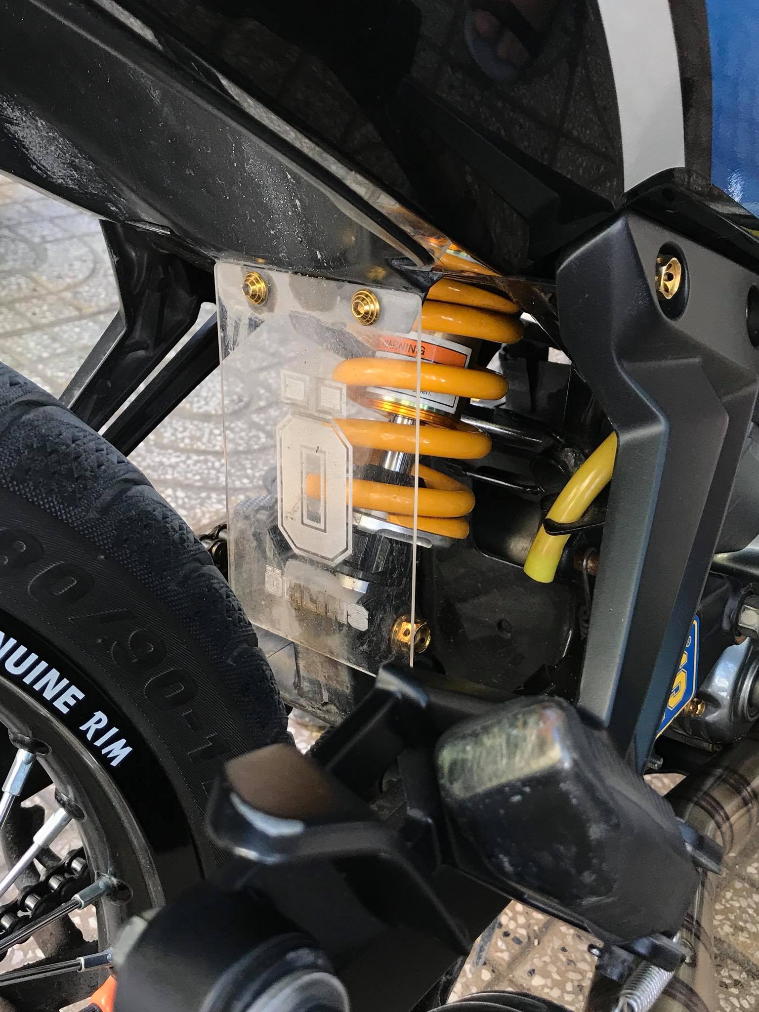 Mica che phuộc sau xe máy Ohlins và King drag