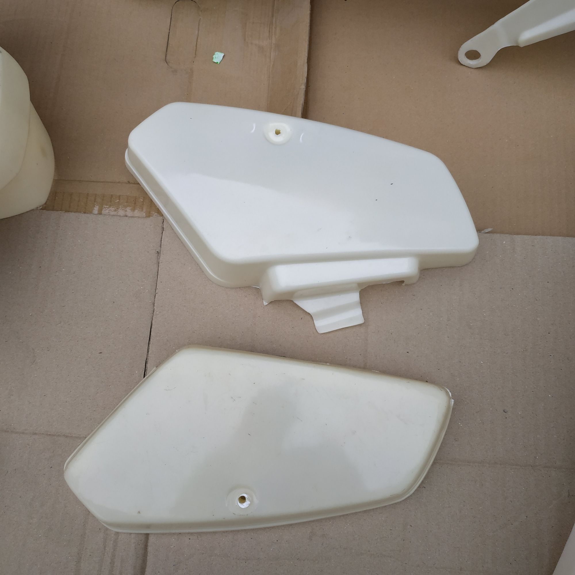 bộ dàn nhựa xe cup 82 DD đèn vuông ( tặng kèm chắn gạt bùn sau )
