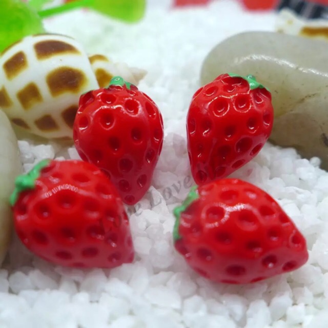 Charm Dâu nguyên trái