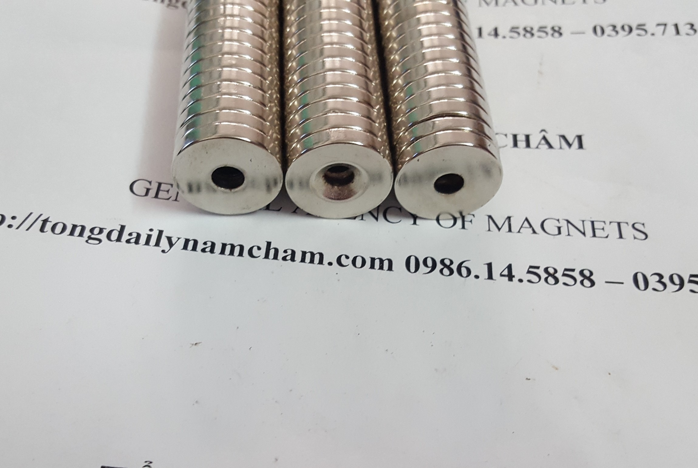 10 viên nam châm 20x4 lỗ vát 5mm