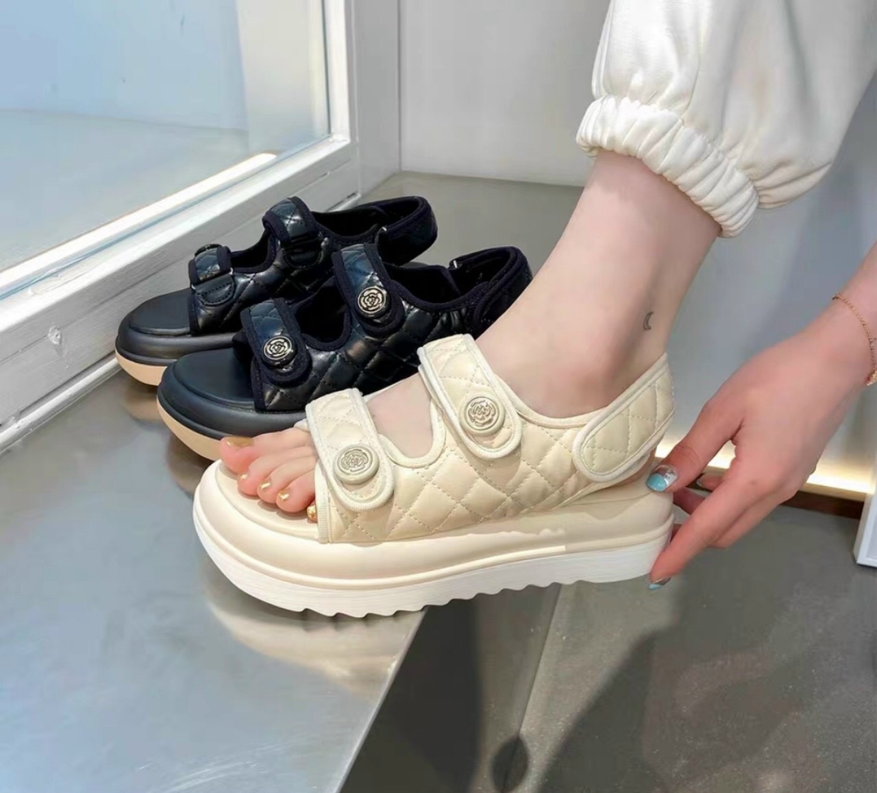 Sandal nữ đế độn răng cưa hoa trà học sinh hot trend