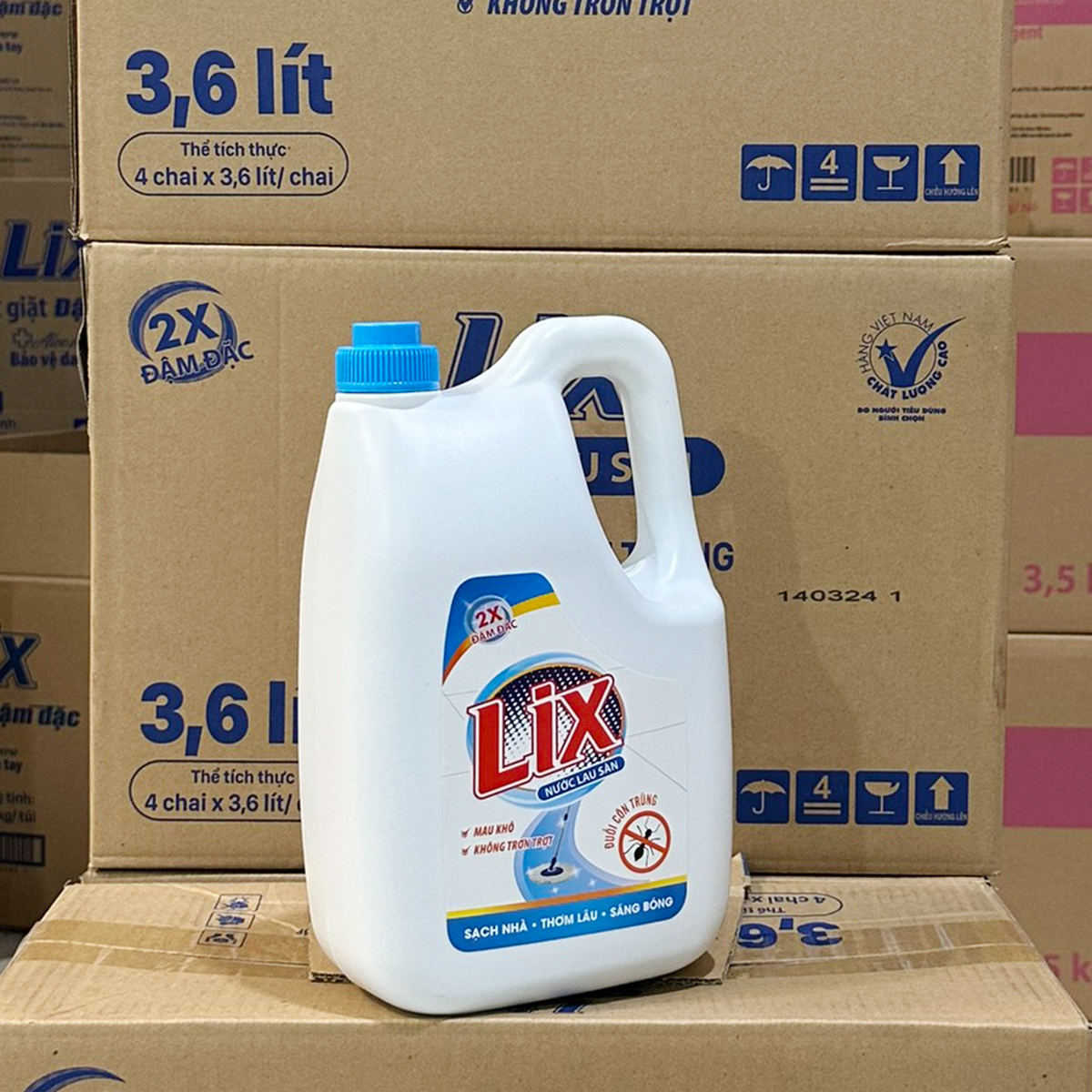 Nước lau sàn LIX đuổi côn trùng 3.6 lít LD360