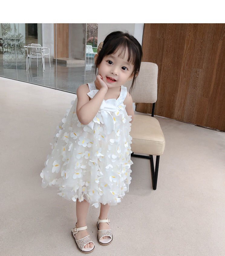 Đầm hoa trắng 3D cho bé gái