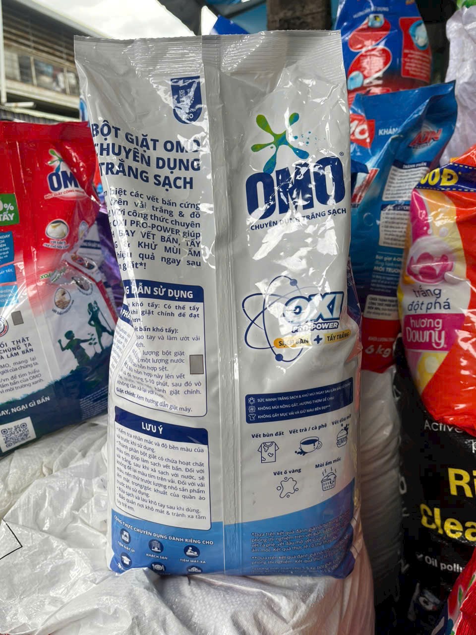 OMO Bột Giặt Trắng Sạch Chuyên Dụng 5.5Kg
