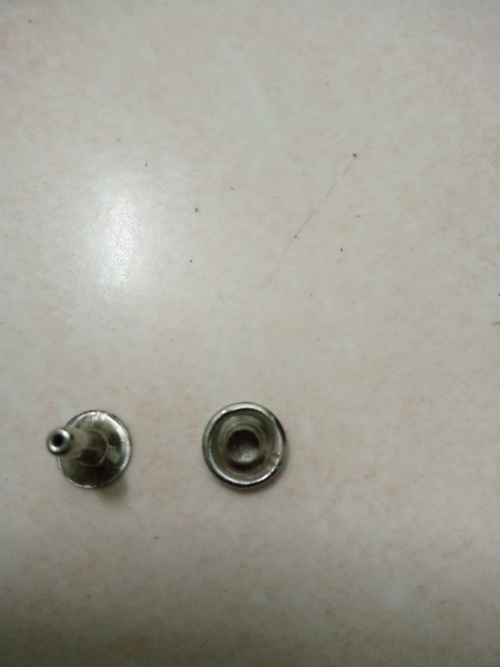 Nút bấm đinh tán lưỡi trai mũ bảo hiểm
