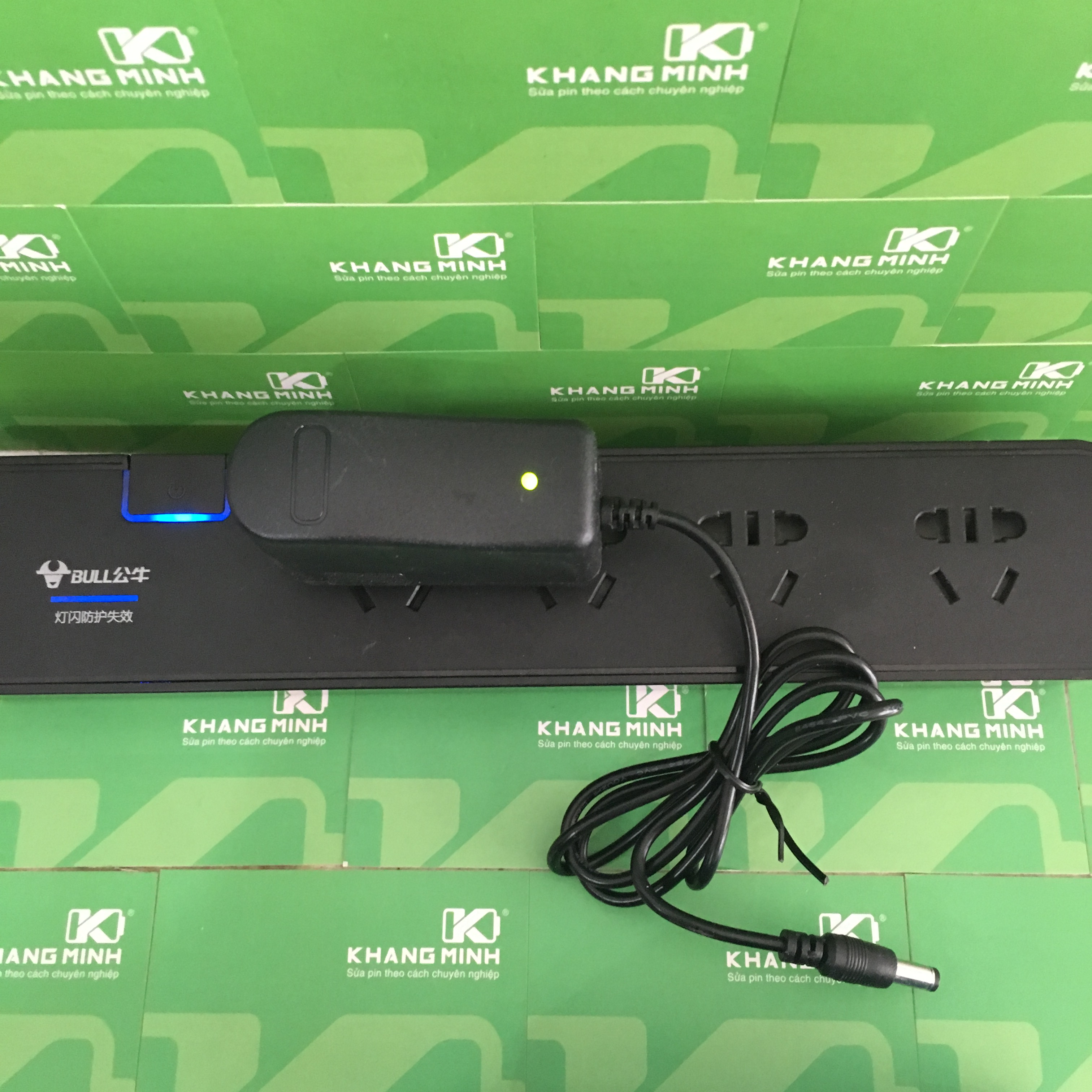 Sạc pin Li-Fe 4S 14.6V 1A, đèn báo đầy, chuyên sạc sắt 12.8V