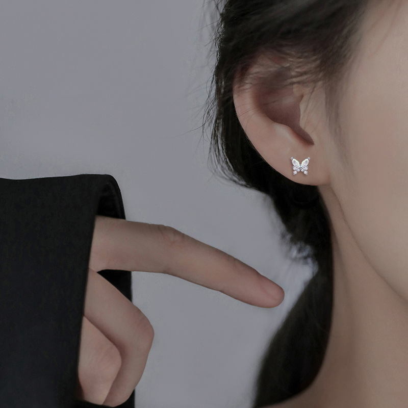 1 đôi Bông tai đá bướm đính lấp lánh bling bling
