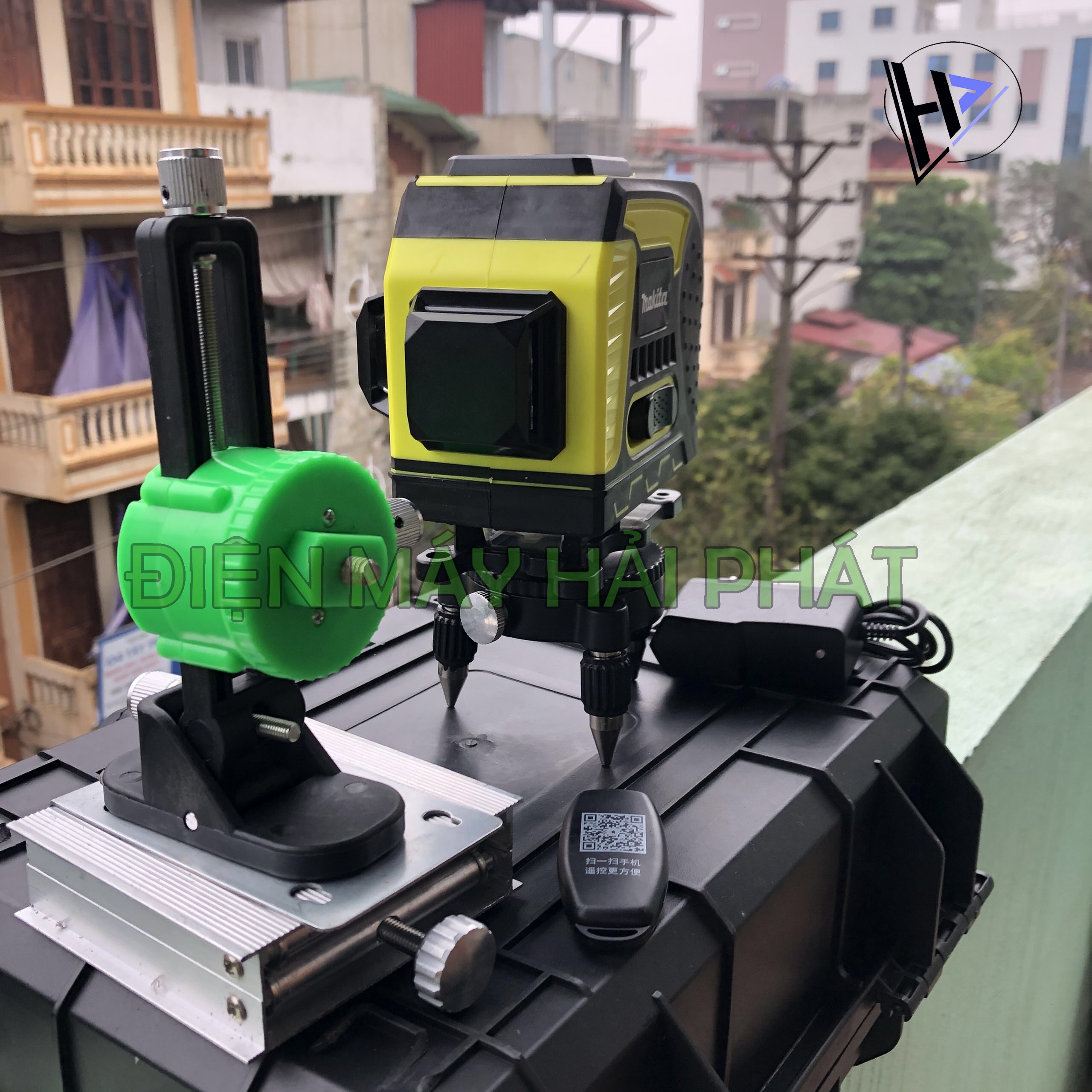 Máy Cân Mực bắn cốt laser T- BOSS 12 tia xanh laze có điều khiển, kính, sạc, chân đế máy, hộp nhựa - Bảo hành 12 tháng