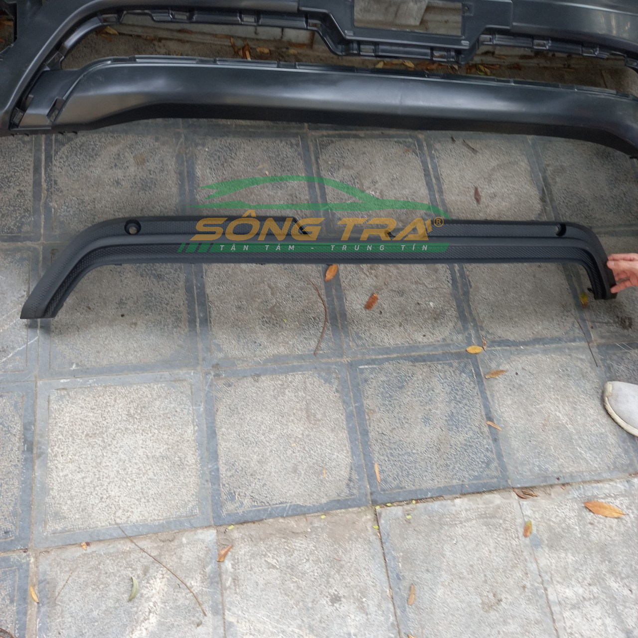 Lưới cản/ lưới ba đờ xốc trước toyota innova 2015