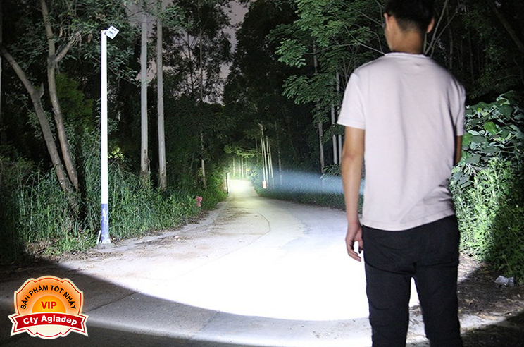 Đèn Pin siêu sáng SupeFire sáng rực mọi cấp độ + 2 Pin SẠC