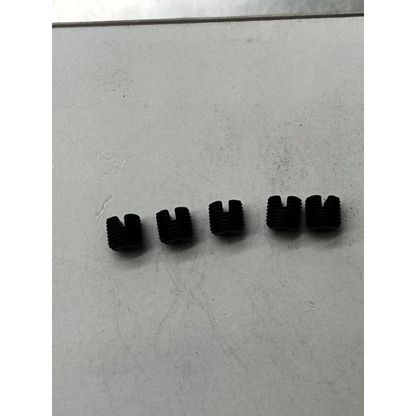 ốc giữ trụ chân vịt máy may công nghiệp