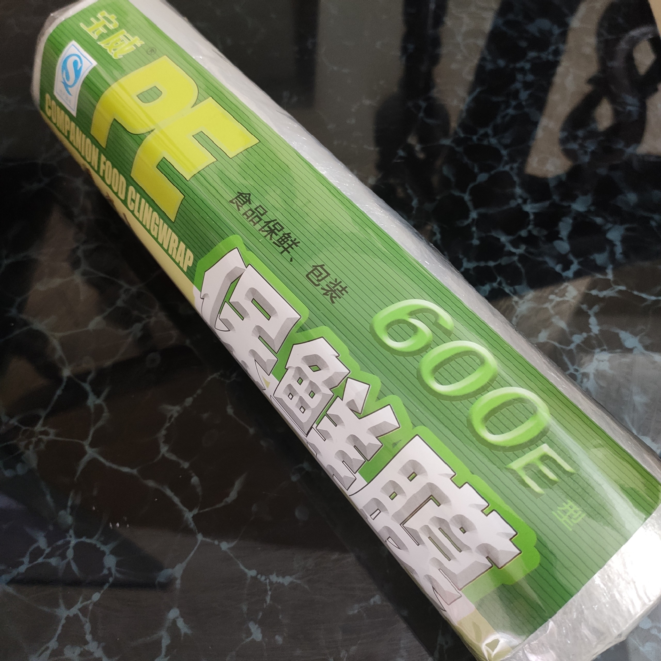 Cuộn nilon bọc ủ tê xăm hình