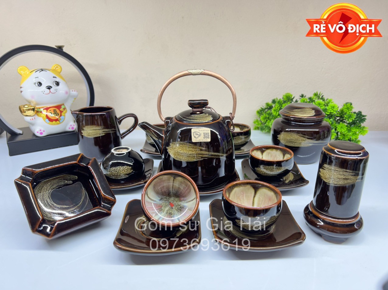 Ấm chén hỏa biến hoa lòng gốm nghệ nhân Tô Thanh Sơn nâu