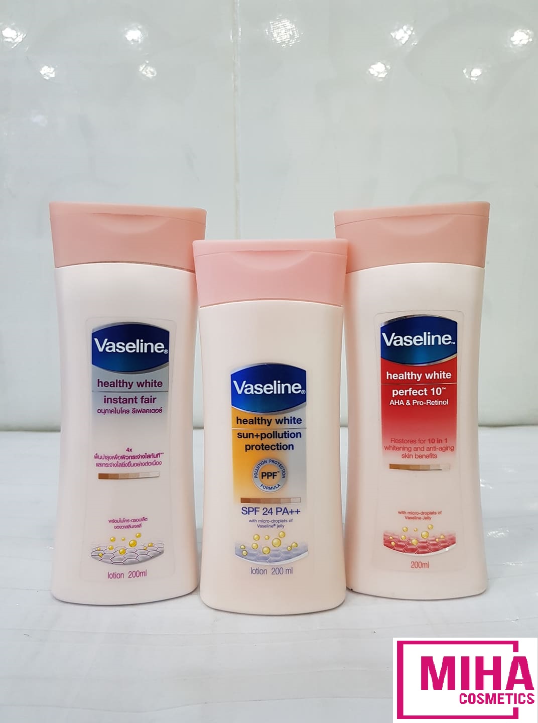 Sữa Dưỡng Thể Dưỡng Ẩm Sáng Da VASELINE 200ml