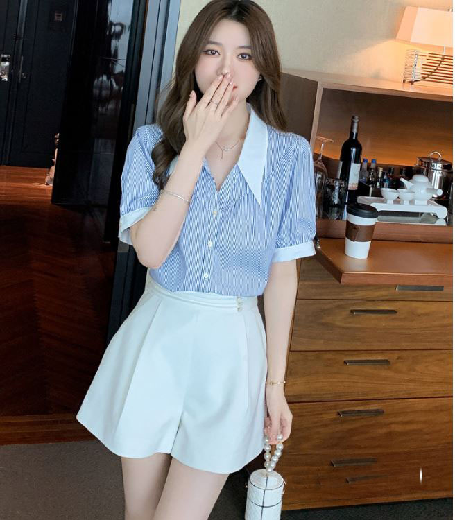 Áo sơ mi sọc cổ phối chất kate mềm mại