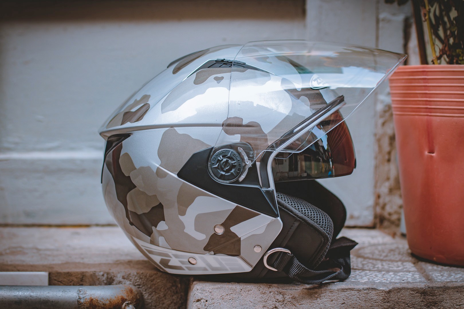 Mũ bảo hiểm ZEUS 205 - Màu Bạc đen Bạc