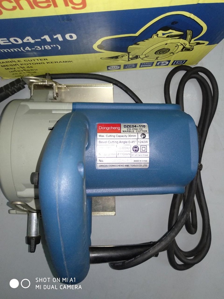 Máy Cắt Gạch Dongcheng DZE04-110 1240W