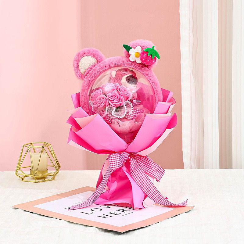 Bó hoa hồng sáng tạo hình gấu dâu tây