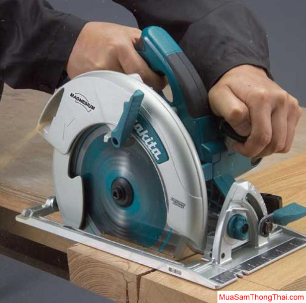 Máy cưa gỗ makita