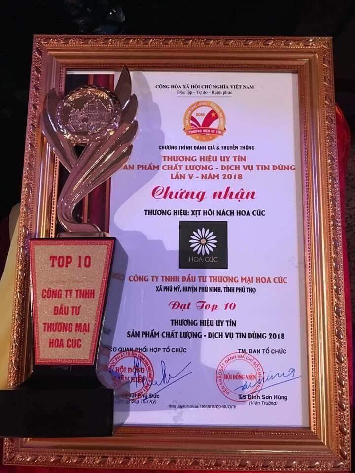Lọ xịt hôi nách Hoa Cúc