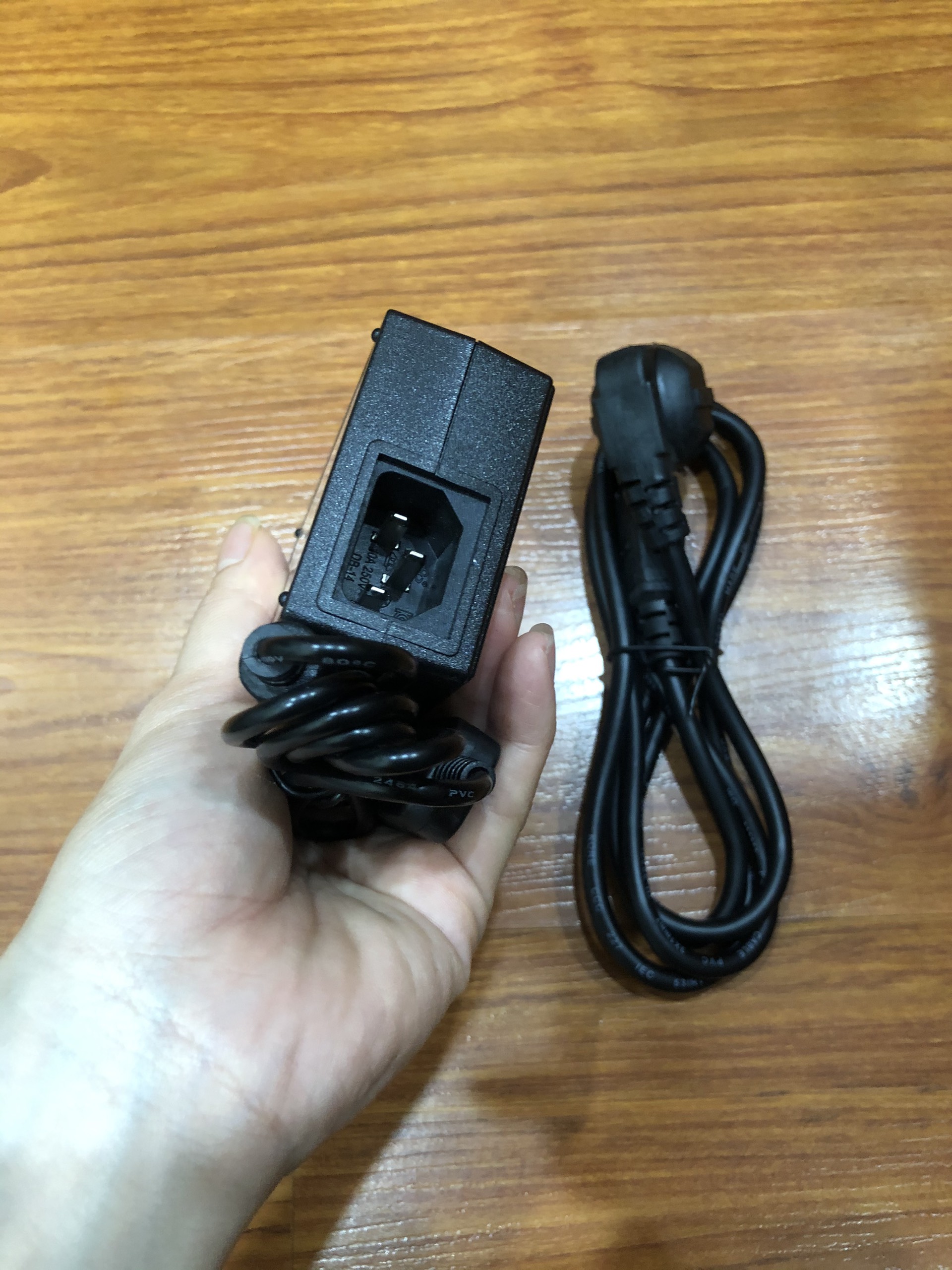 DC 16v 2.4A dây nguồn cho đàn yamaha PSR-S950