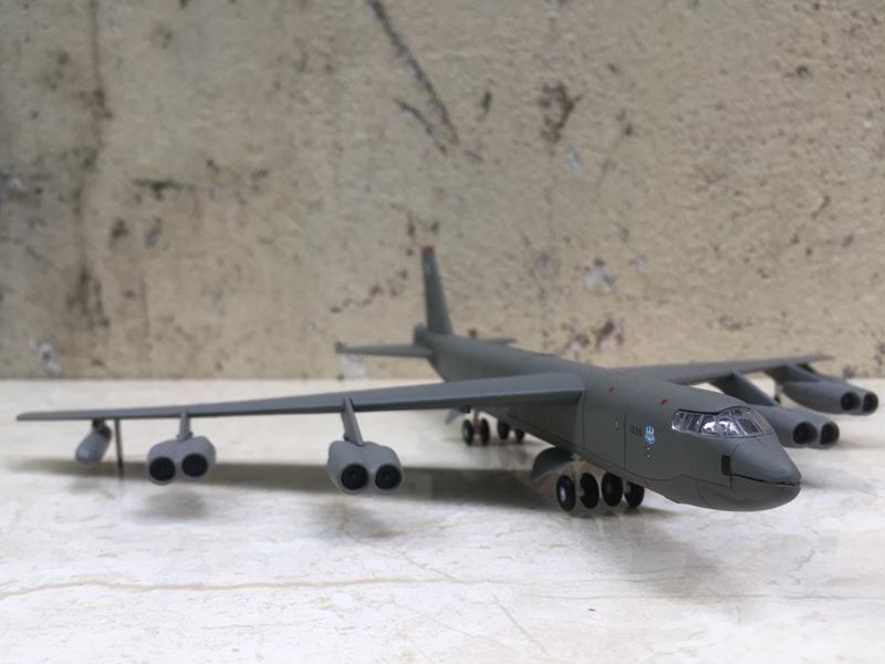 [Hcm]B-52 Bomber Model 1:200