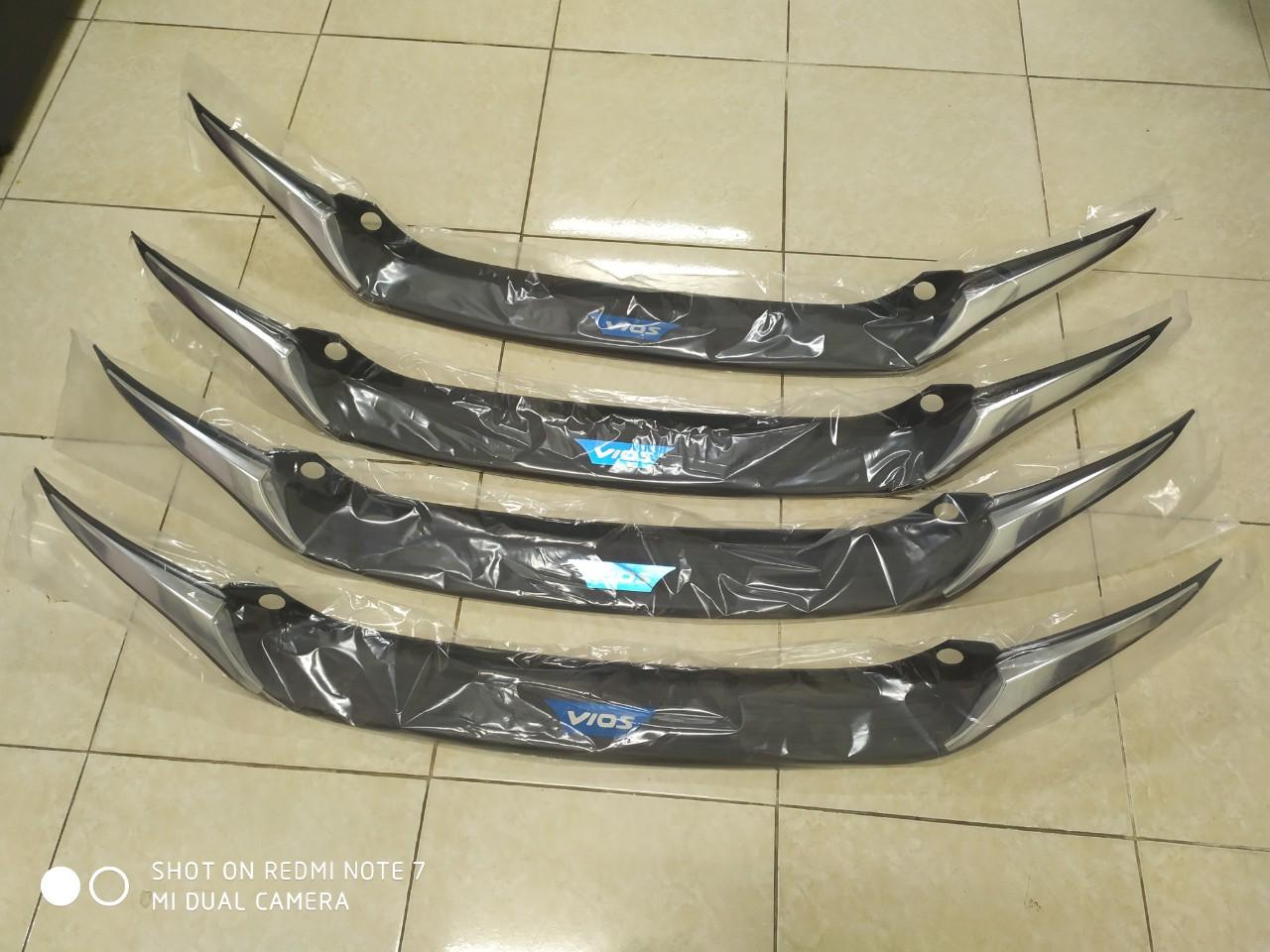 Chống trầy cốp xe Vios 2014-2018 loại vểnh