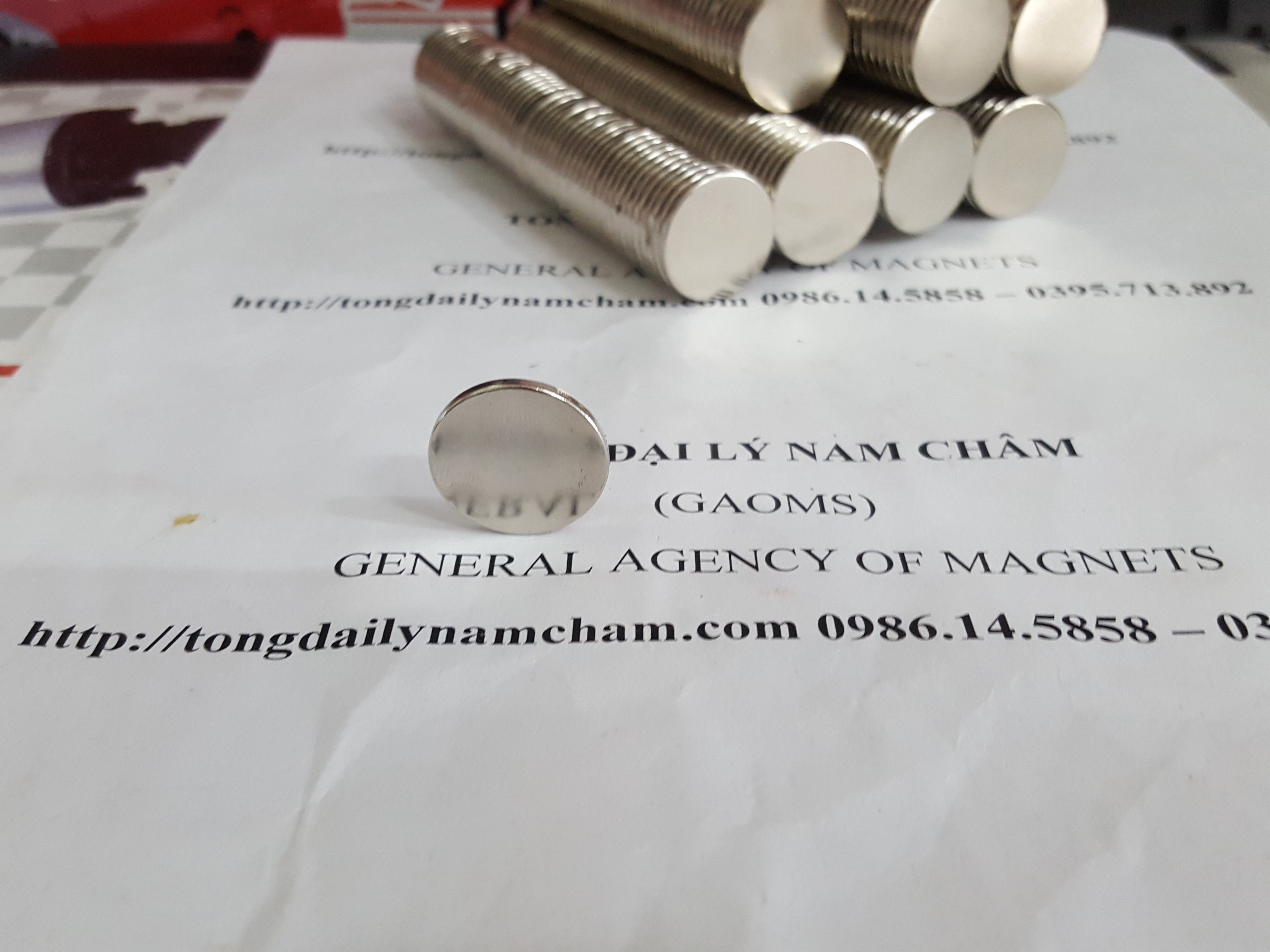 Nam châm trắng 20x2mm-10 viên