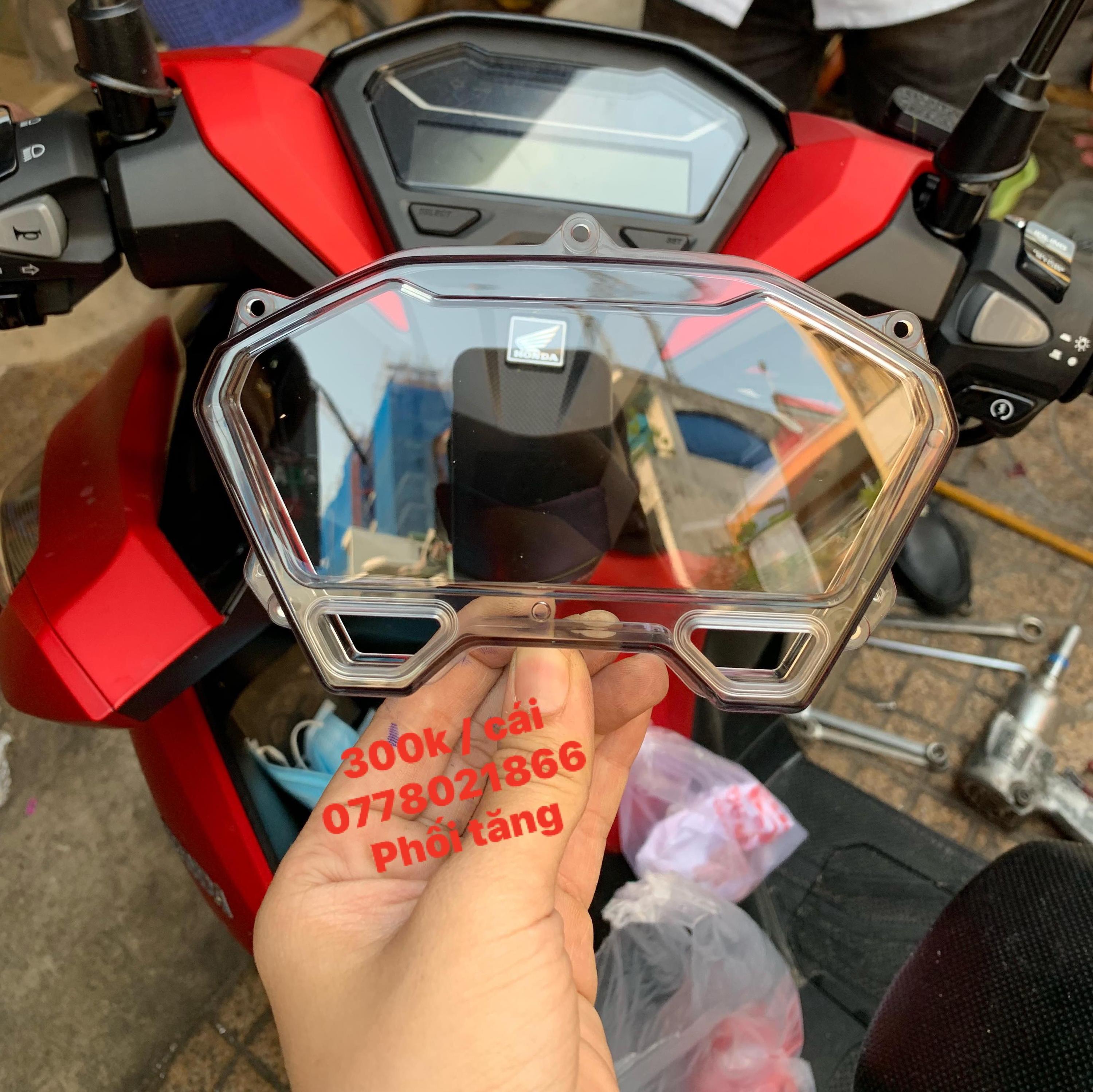 Mặt kính đồng hồ Vario 2018 , Click 2018