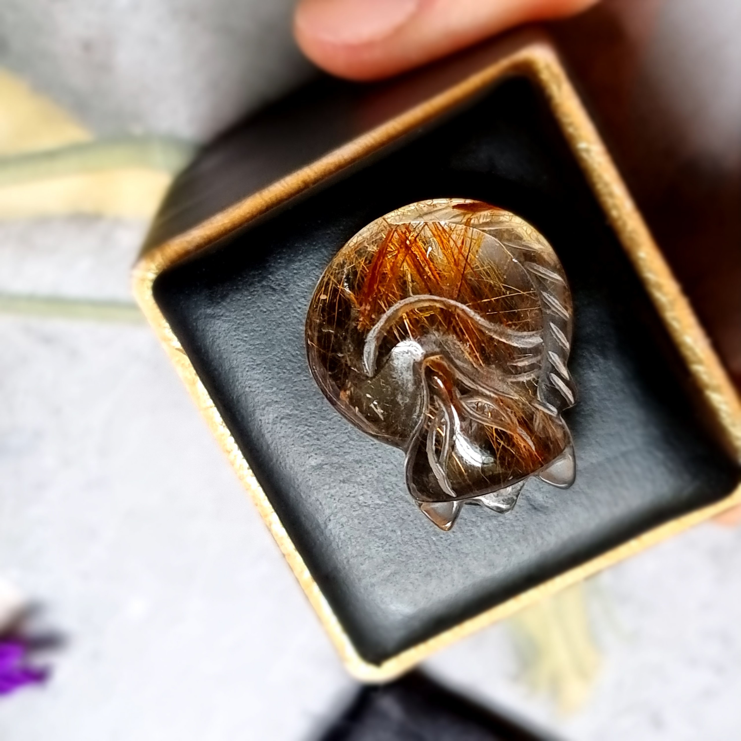 VÒNG CỔ CỬU VỸ HỒ LY THẠCH ANH TÓC VÀNG NÂU