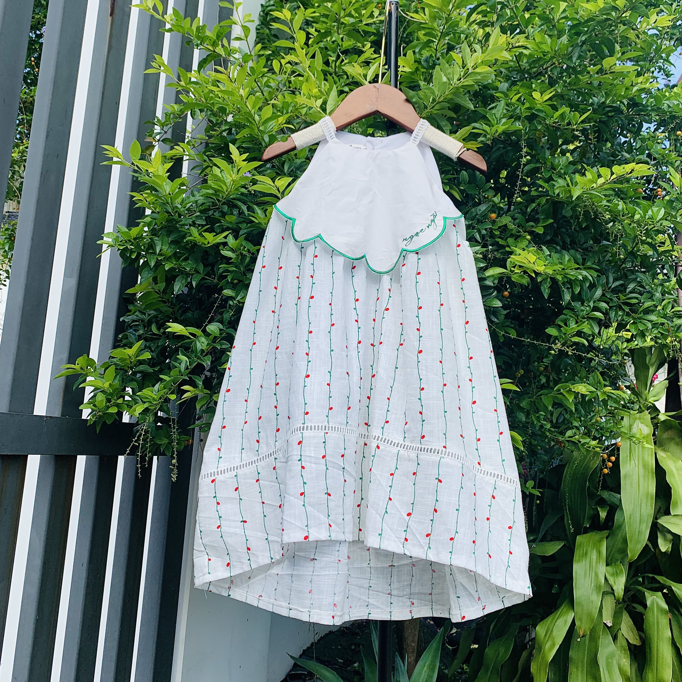 Váy đầm cho bé gái yếm đuôi cá ngây thơ
