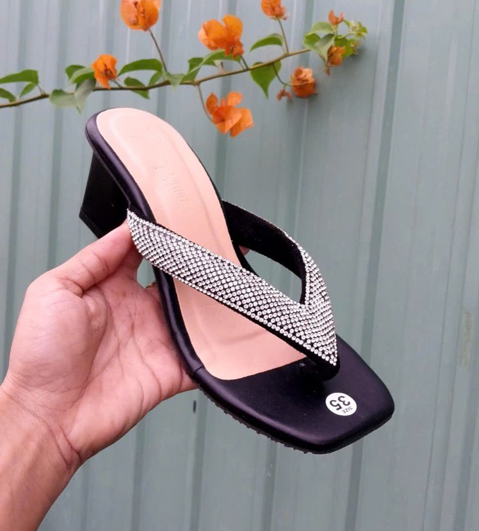 Guốc xỏ ngón nữ 5p quai kẹp xoàn siêu sang chảnh.