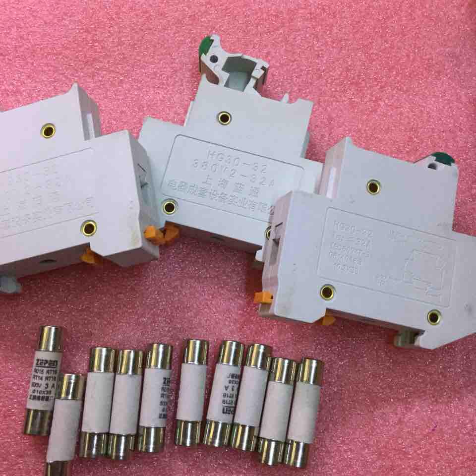 5 bộ đế và cầu chì sứ 10 x38 ( có từ 2A-32 A)