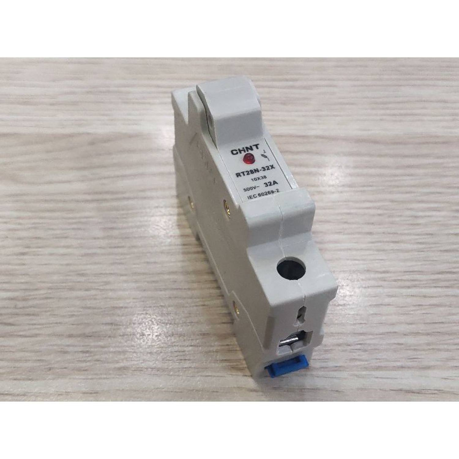 Đế cầu chì và cầu chì sứ RT28 Chint