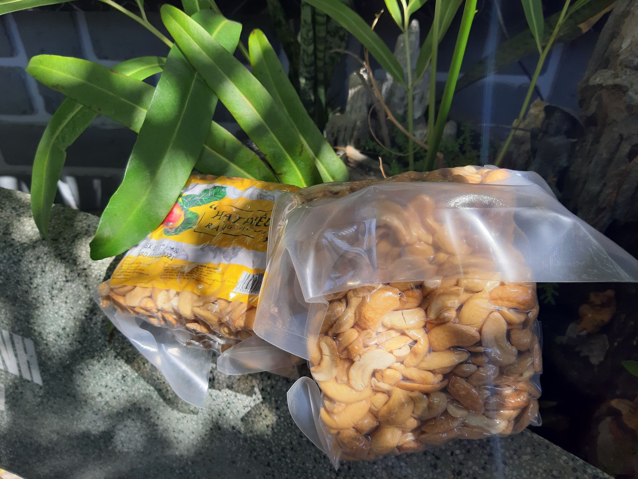 COMBO 2KG HẠT ĐIỀU RANG MUỐI BỂ/VỠ ĐÃ BÓC SẠCH VỎ LỤA