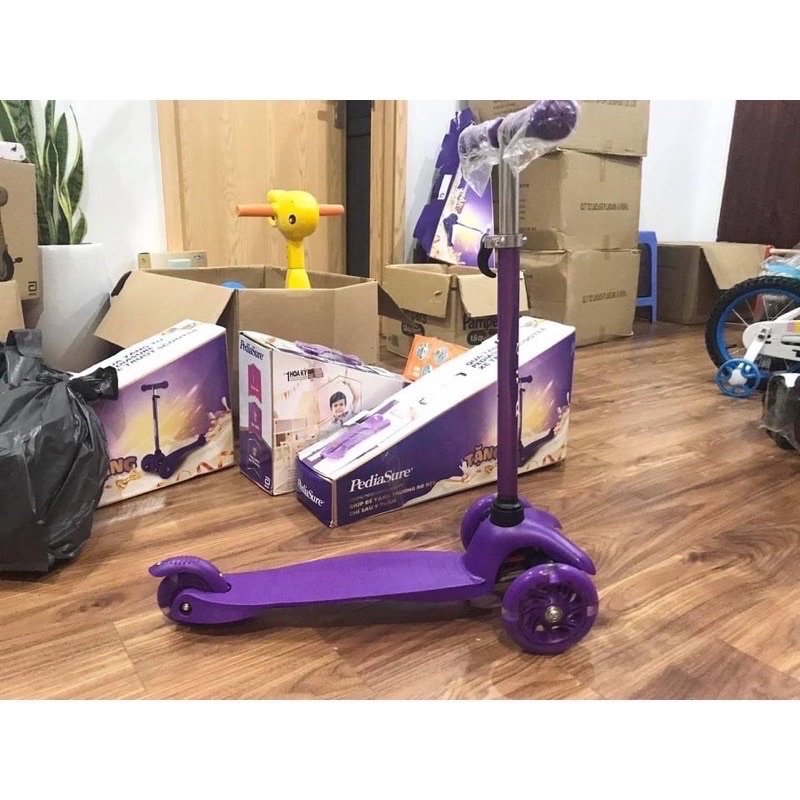 Xe trượt Scooter  3 bánh phát sáng (hkm pediasure & grow)