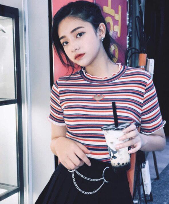 Áo crop top sọc ngang Cut out tim