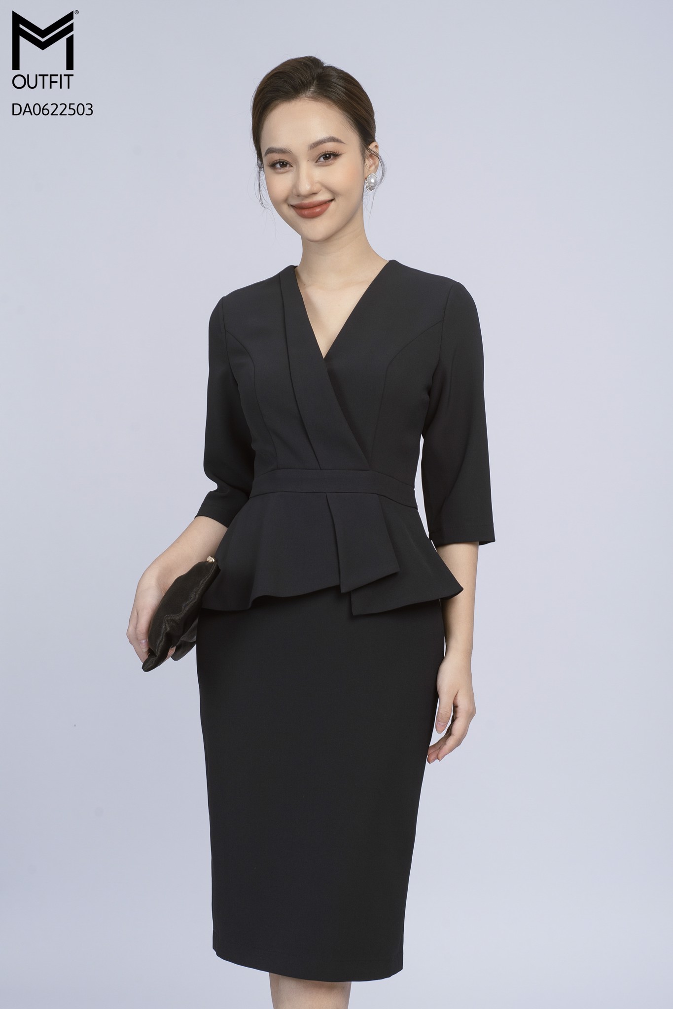 Đầm dáng ôm, tà bong, cổ V tay lửng - Mmoutfit