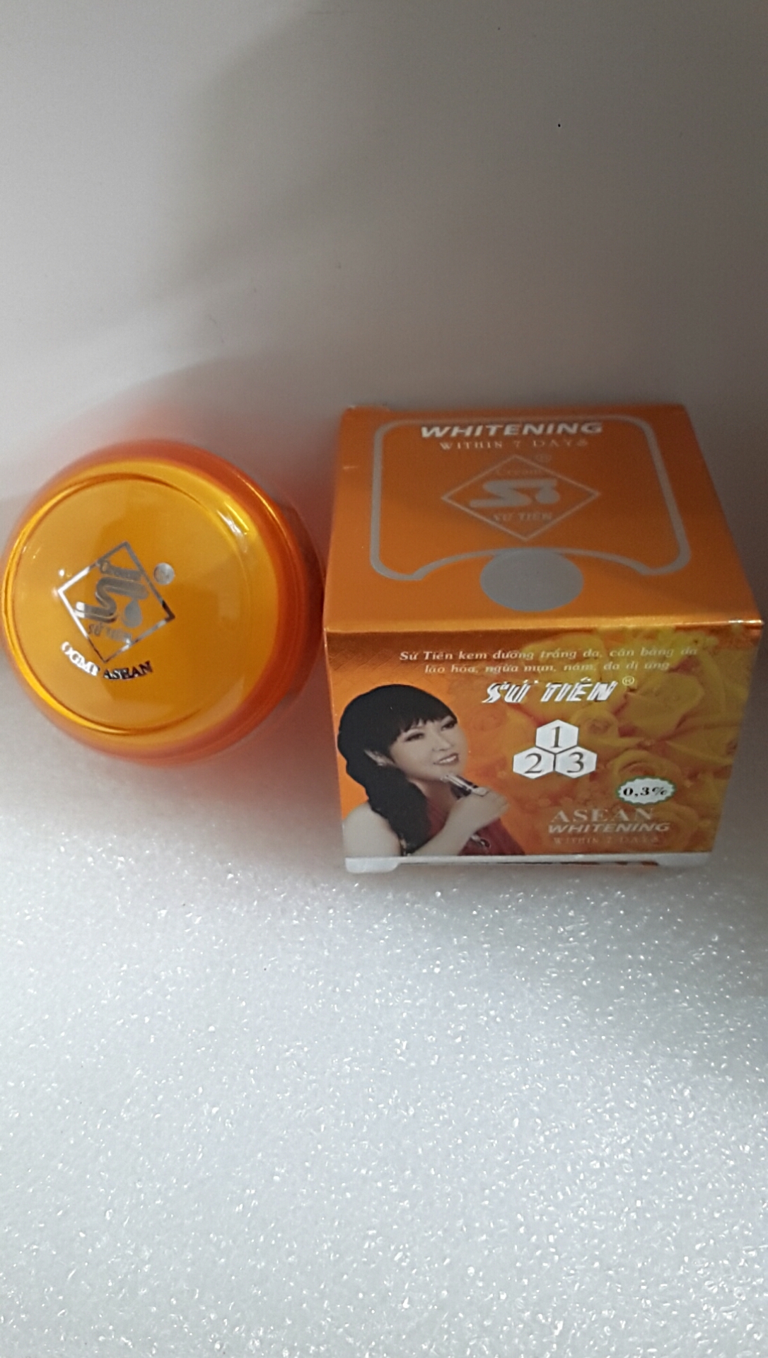 KEM DƯỠNG TRẮNG SỨ TIÊN MÀU CAM