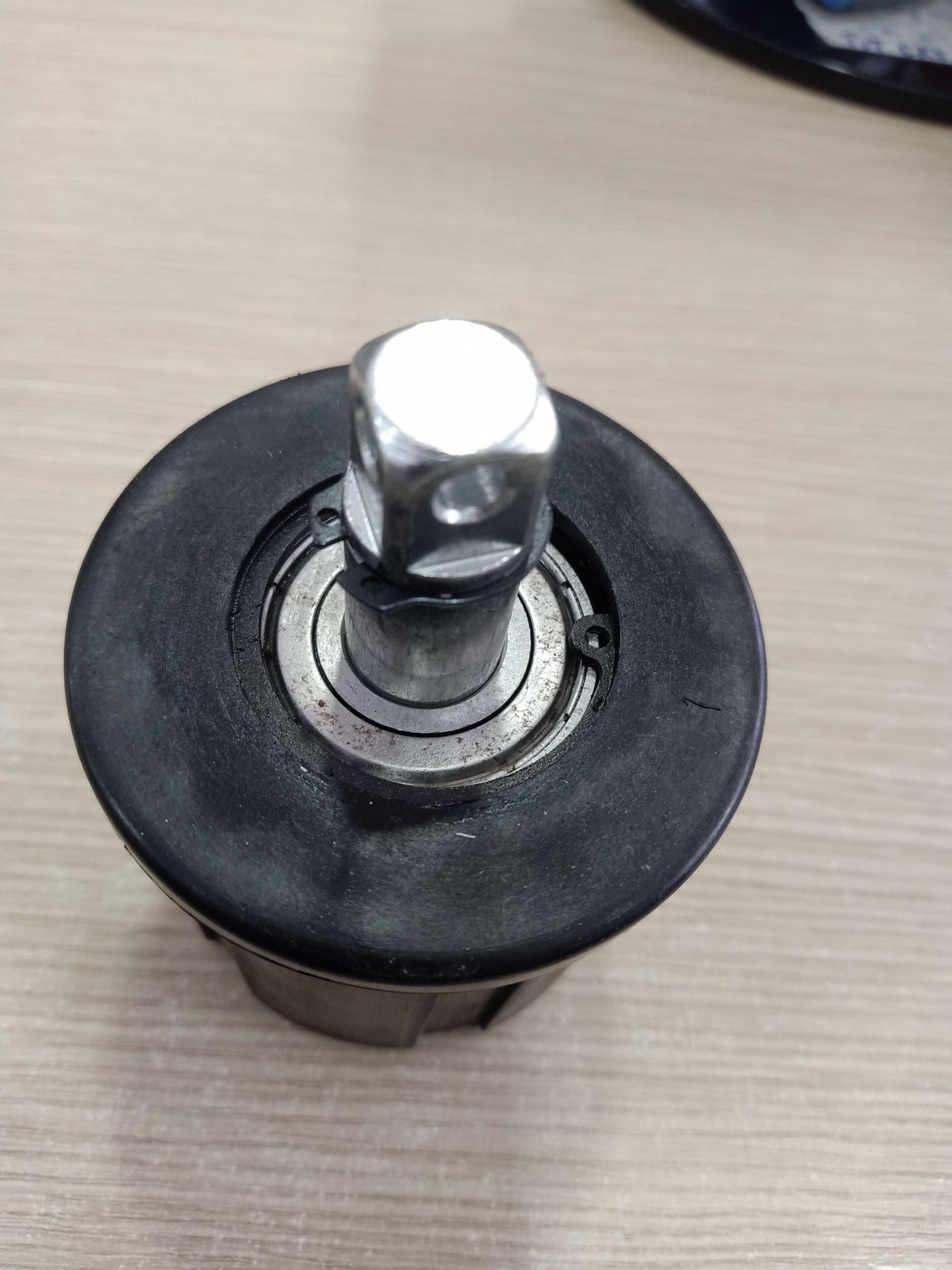 Cốt trục cao su có bạc đạn ống trục phi 90