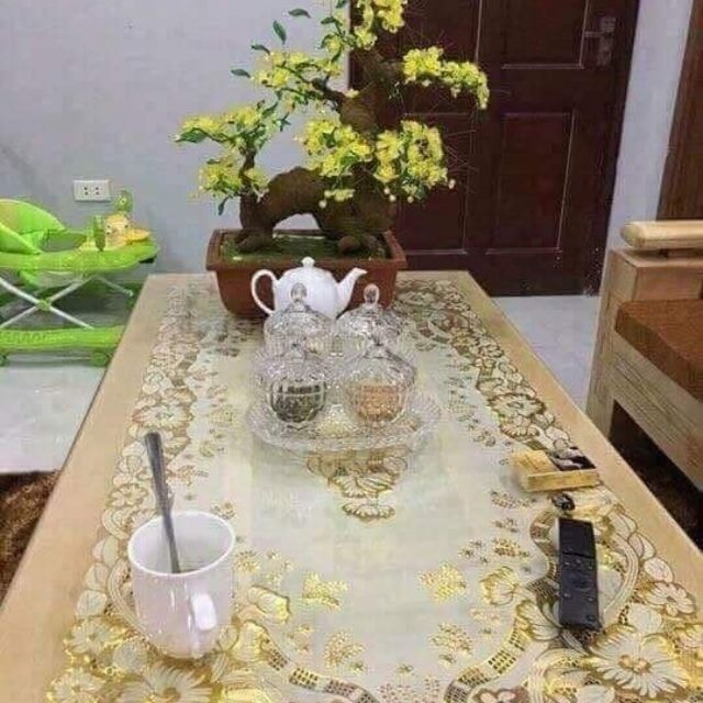 khăn ren trải bàn dưới kính