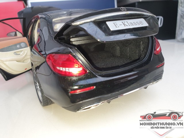 [HCM]Xe mô hình Mercedes E Class E300L tỉ lệ 1:18