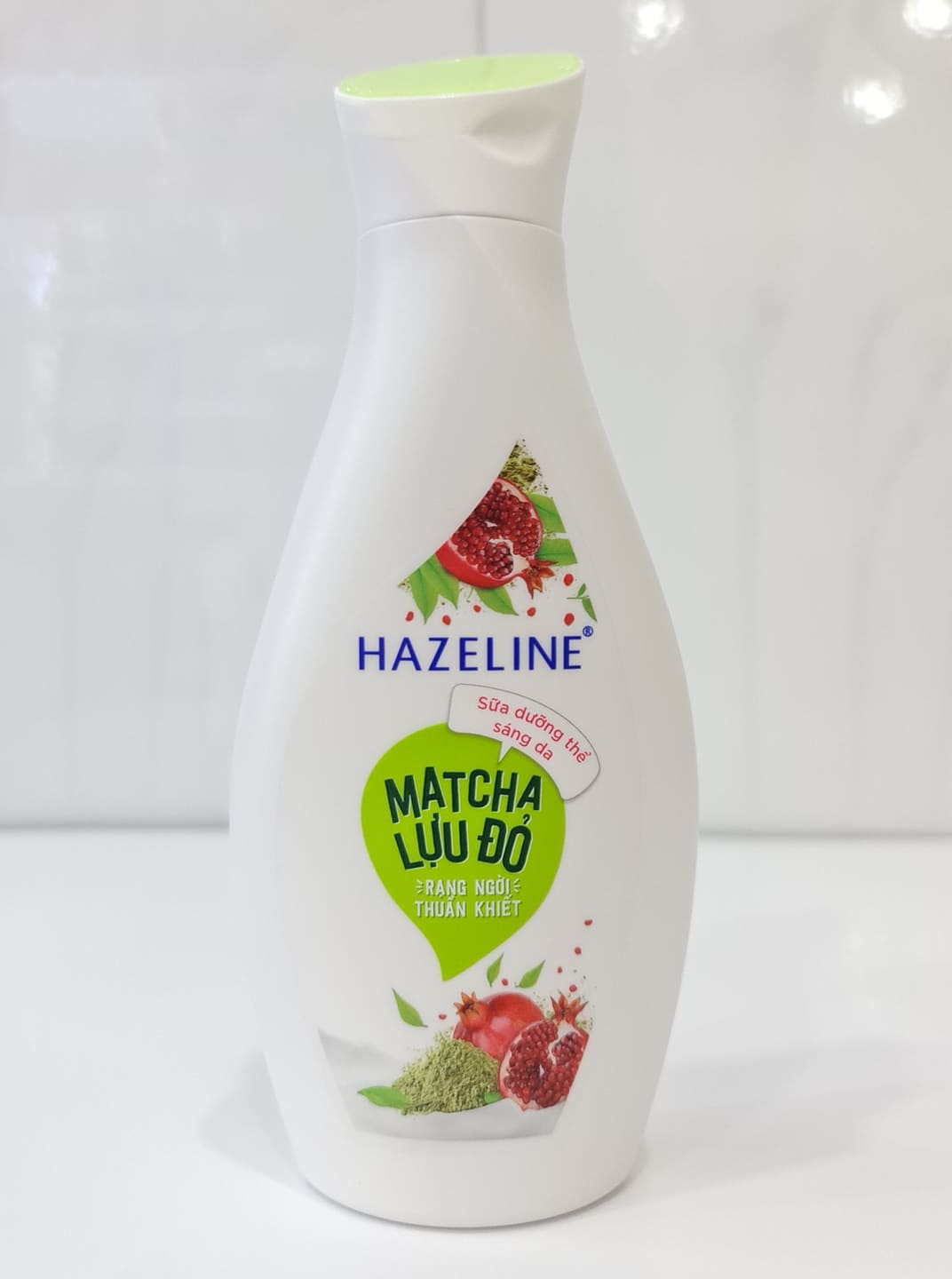 Sữa Dưỡng Thể HAZELINE Sáng Da Mềm Mịn 230ml