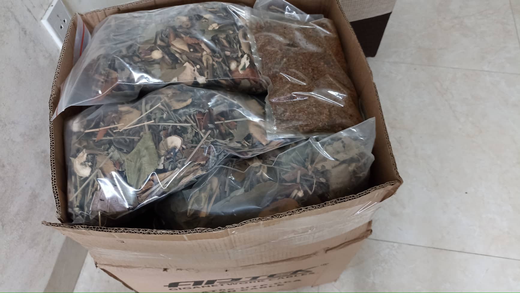 Lá Tắm Dao Đỏ sau sinh