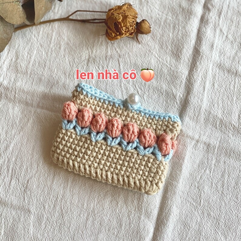 Ví cầm tay mini hoa tulip bằng len handmade
