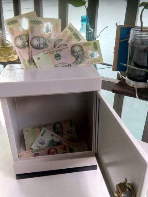 két sắt mini khóa chìa có khe nhét tiền