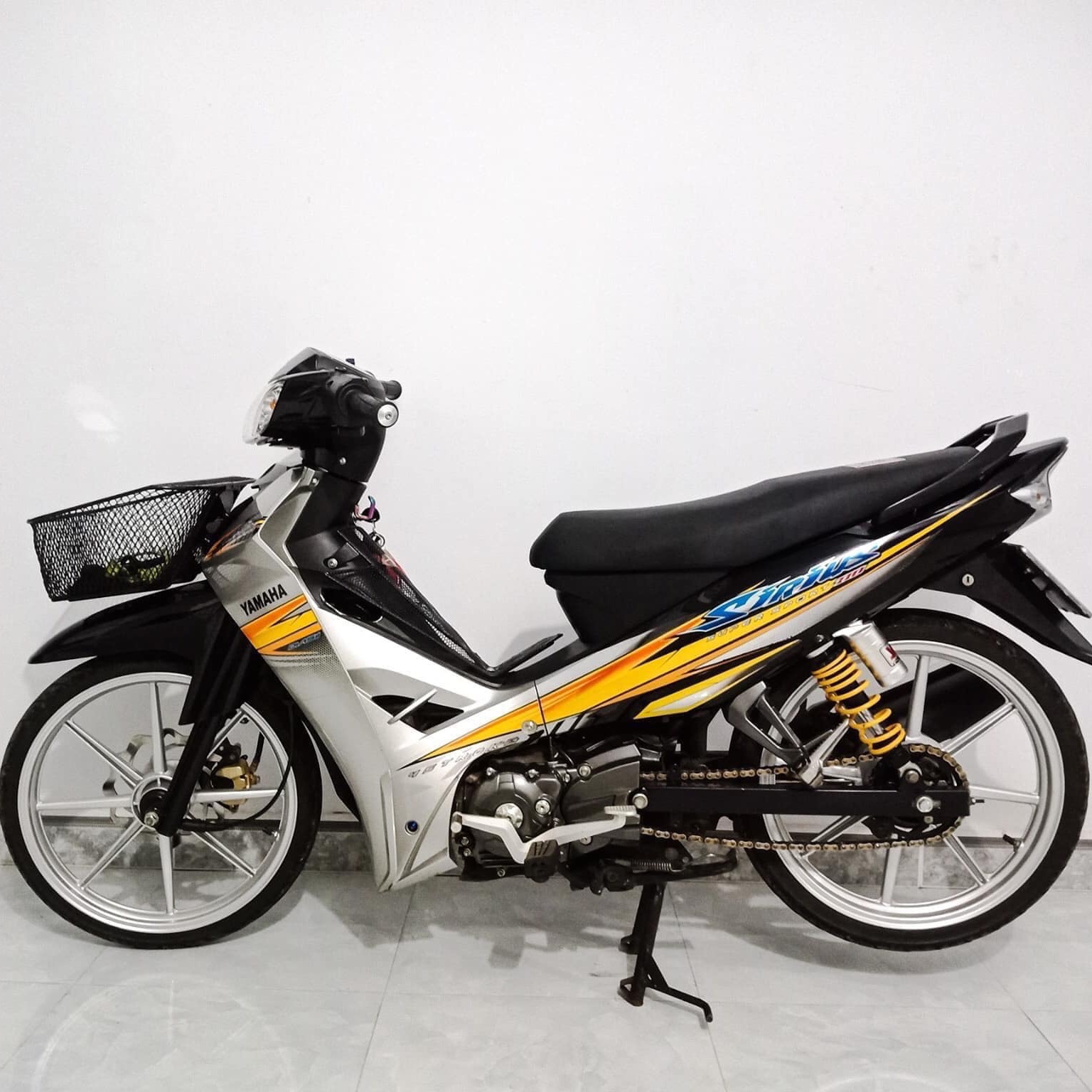 Tm rời Sirius Bạc đen tổ ong