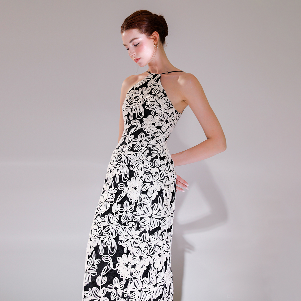 ELPIS - Đầm ôm dài cổ yếm cut-outs SS22D09
