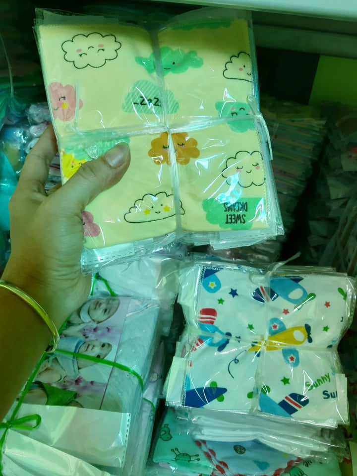 10 Khăn Tam Giác Cotton Có Cúc Bấm