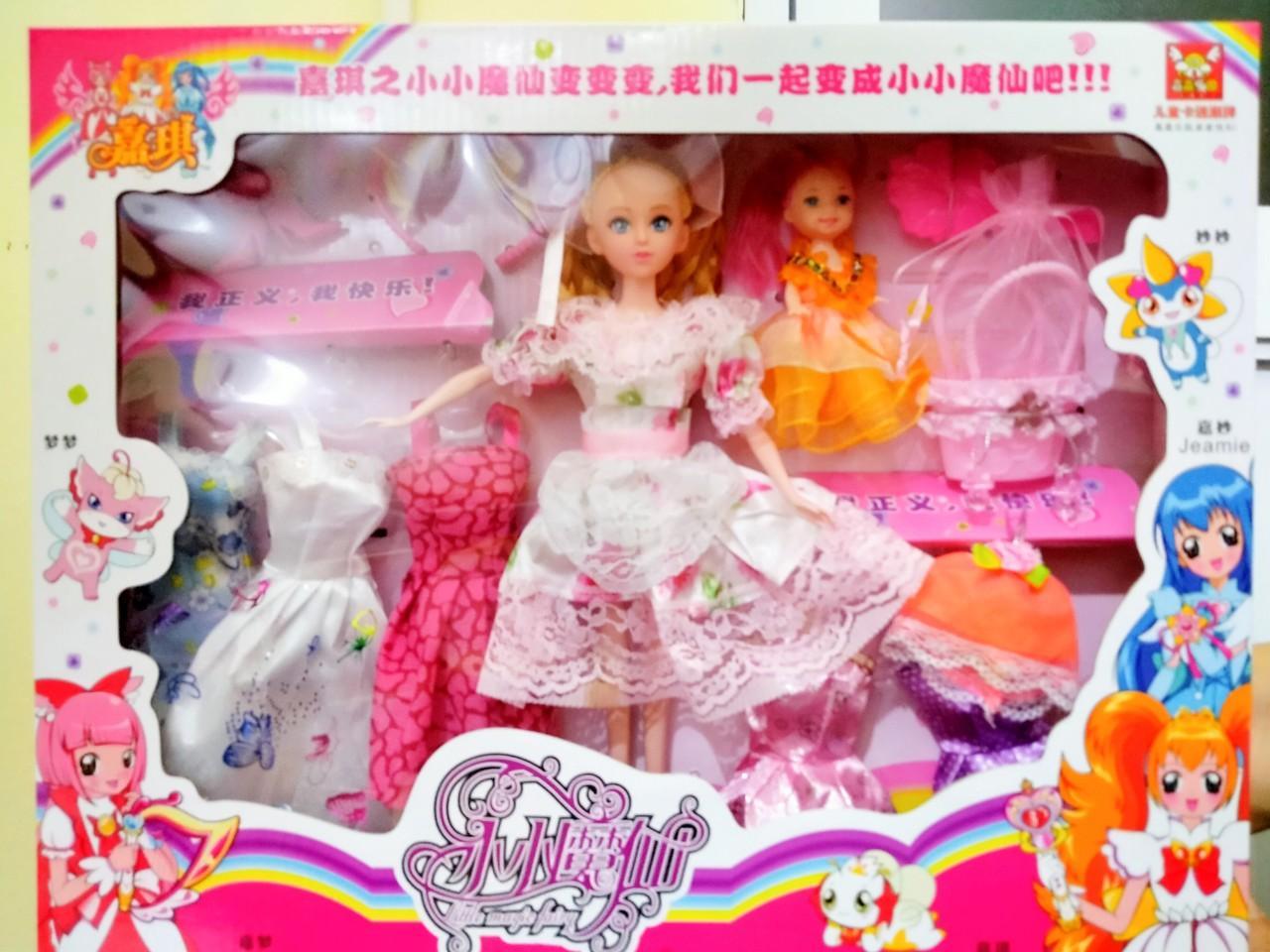 Búp bê thay quần áo Carrie